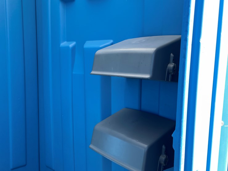 #5663-•-satellite-ind.-inc.-porta-potty-image-5