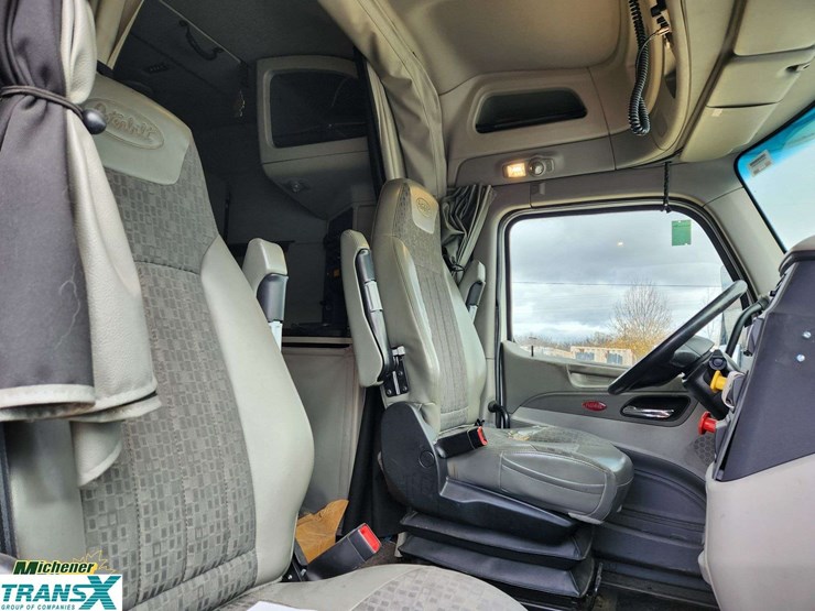 2019-peterbilt-579-image-40