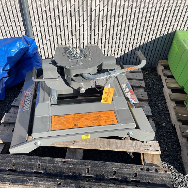 #5683 • The Patriot B&W 18,000LB 5th Wheel Hitch with Universal Brackets