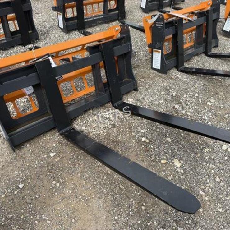 #120 • Land Honor Skid Steer 42" Pallet Forks