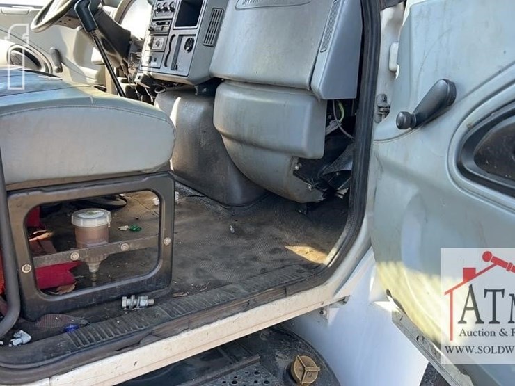 2005-international-durastar-4300-image-9