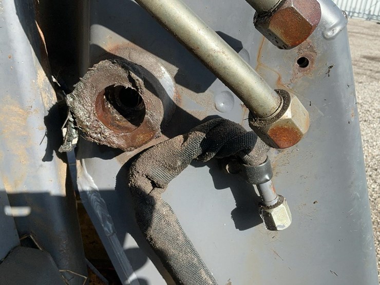 new-holland-ls190-image-41