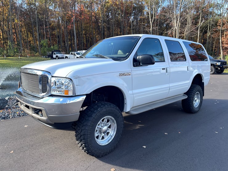 2002-ford-excursion-limited-image-1