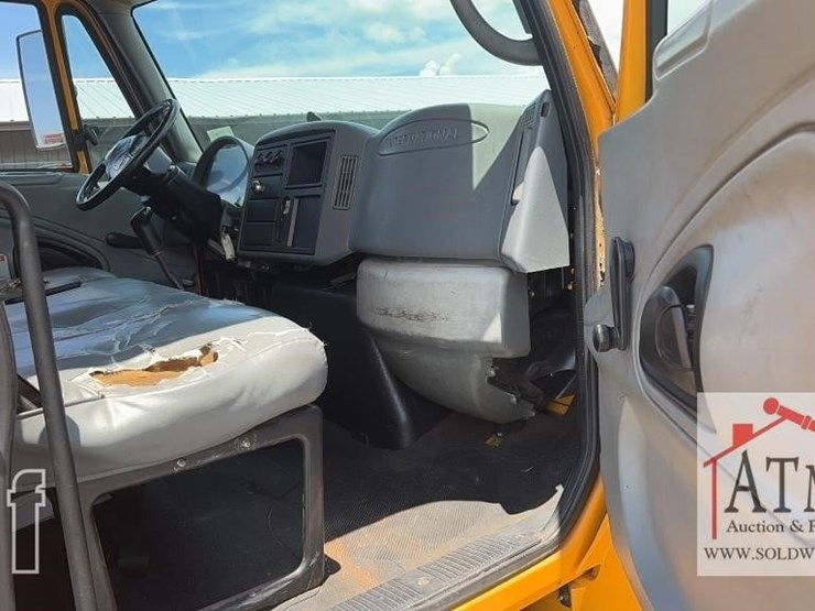 2004-international-durastar-4200-image-15