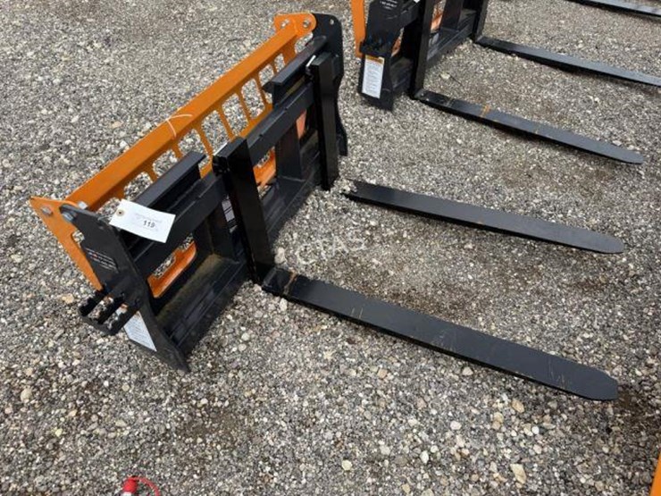 #119-•-land-honor-skid-steer-42"-pallet-forks-image-1
