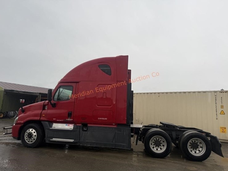 2015-freightliner-cascadia-113-image-6