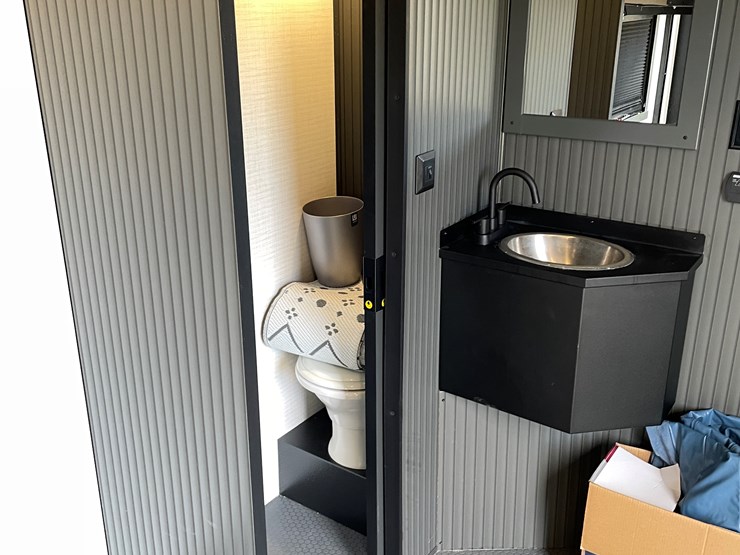 #4502-•-2025-forest-river-xlr-nitro-lux-toy-hauler-(wi-title)-image-46