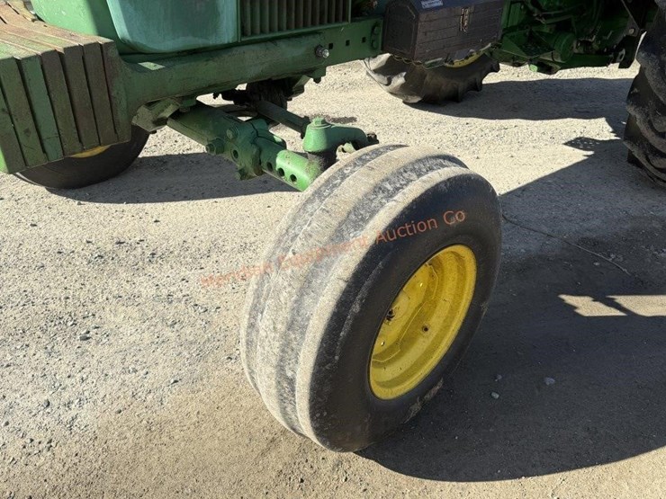 john-deere-4010-image-17