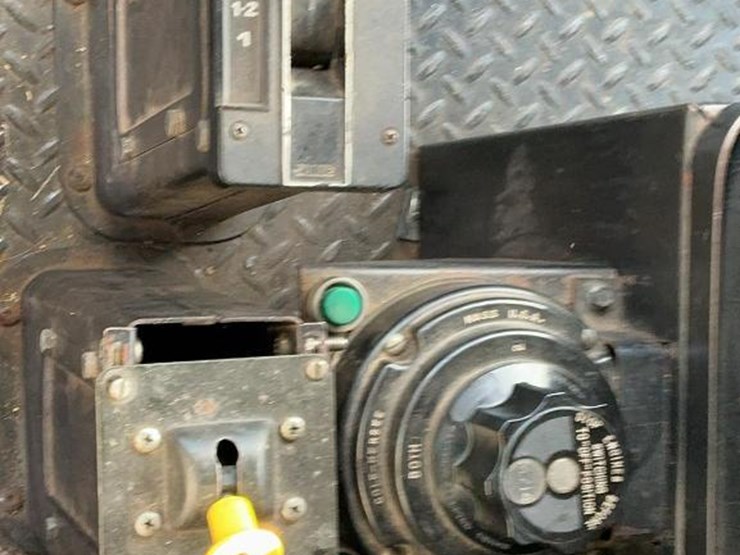 #2000-•-1982-sutphen-deluge-fire-engine-truck-detroit-diesel-6v92ta-image-92