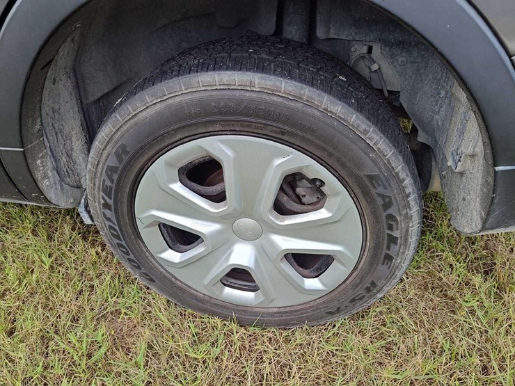 2016-ford-explorer-image-31