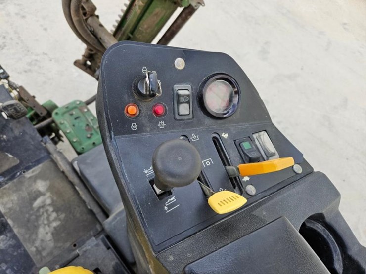 john-deere-3225c-image-31