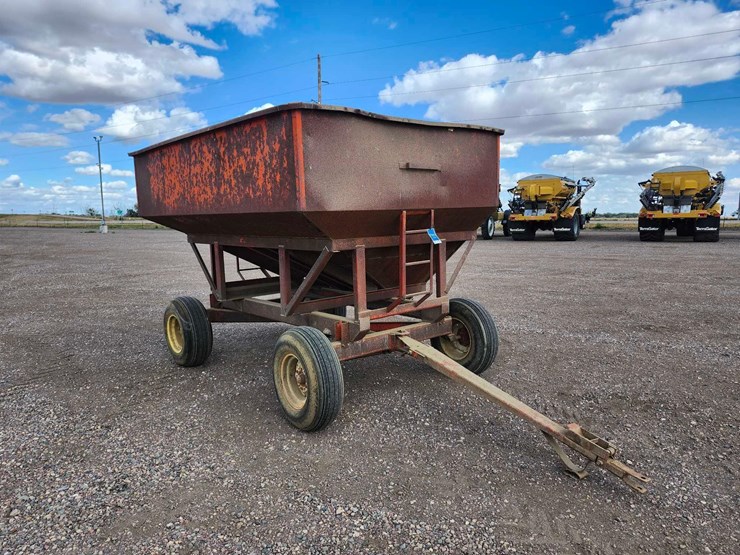 kory-farm-equipment-gravity-wagon-image-2