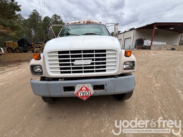 2000-chevrolet-3500-image-8