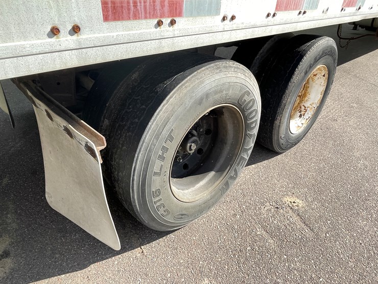 1996-utility-53'-image-44