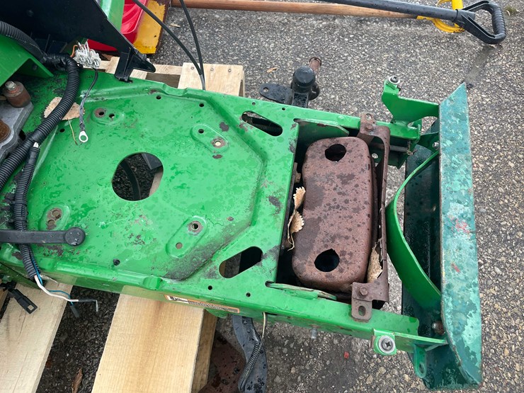 john-deere-gt235-image-2