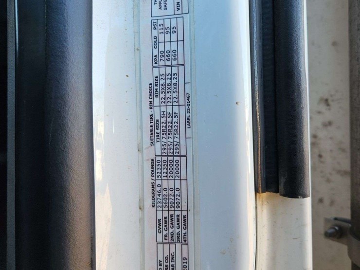 2020-peterbilt-579-image-29