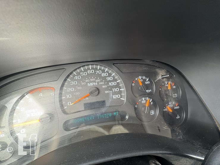 2004-chevrolet-silverado-2500-image-12