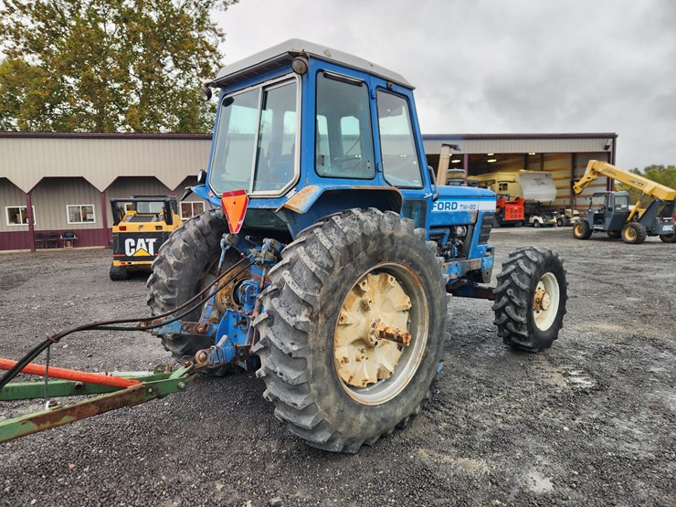1341-ford-tractor-image-17