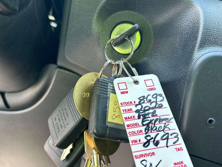 2020-ford-explorer-image-28