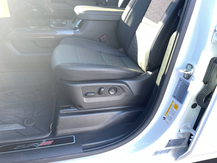 2025-chevrolet-silverado-image-59