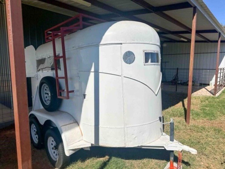 2-horse-bumper-pull-horse-trailer-image-2