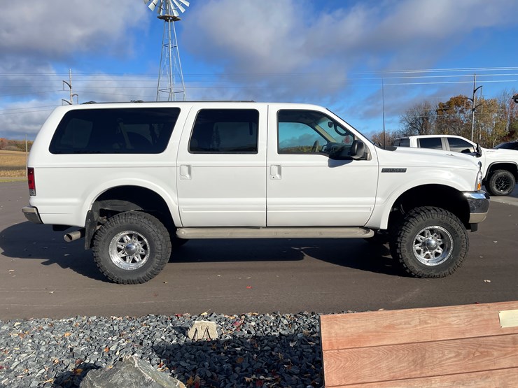 2002-ford-excursion-limited-image-4