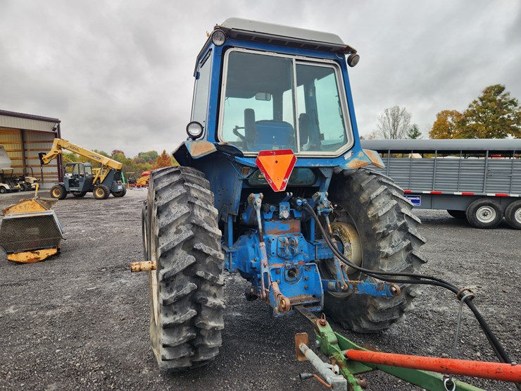 1341-ford-tractor-image-9