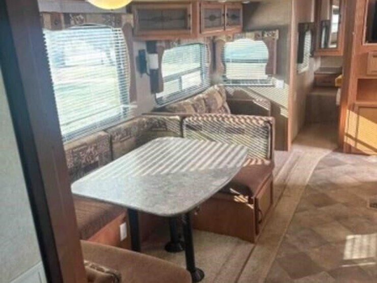 2014-palomino-travel-trailer-image-5