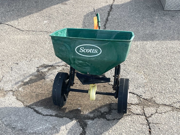 #14024-•-pull-type-lawn-spreader-(o3)-image-2