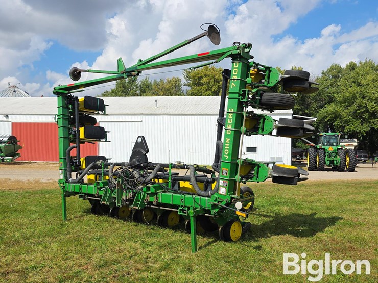 john-deere-7300-image-1