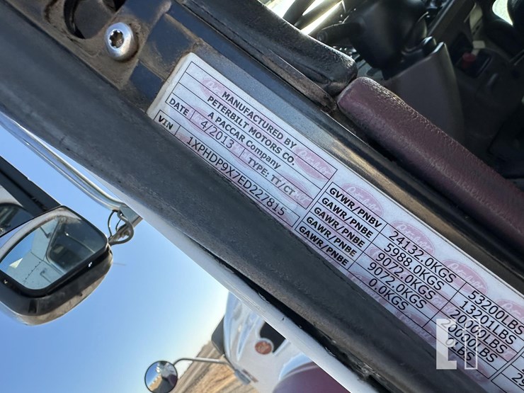 2014-peterbilt-386-image-19