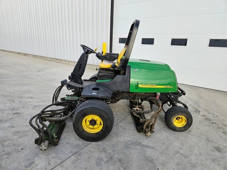 john-deere-3225c-image-2