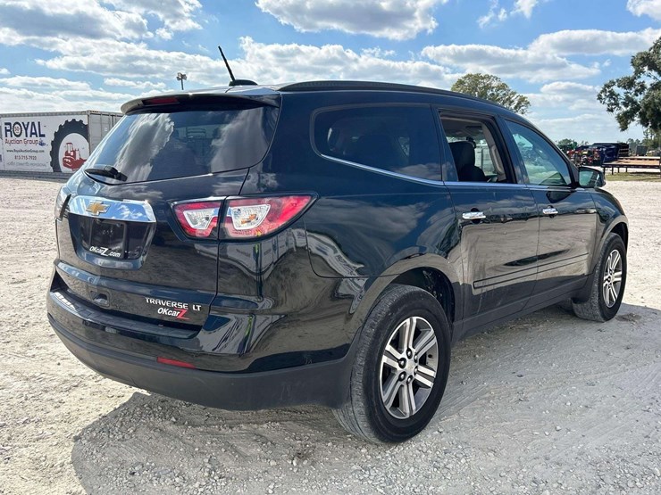 2016-chevrolet-traverse-image-3