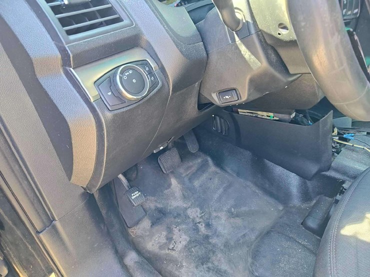 2016-ford-explorer-image-14