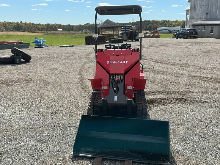 #1000-•-sda140t-mini-skid-steer-loader-with-bucket-&-fork-attachments-image-4