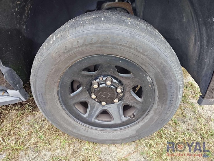 2016-chevrolet-tahoe-image-24