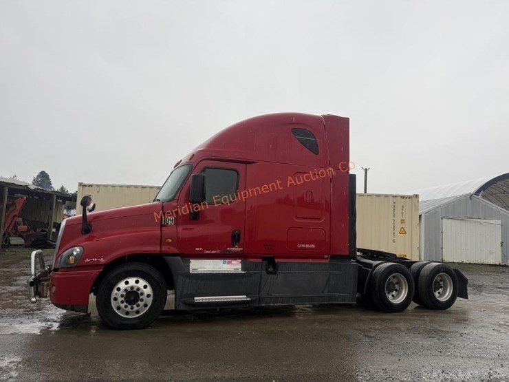 2015-freightliner-cascadia-113-image-5