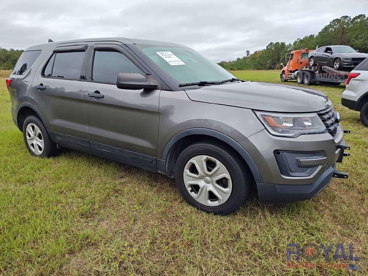 2017-ford-explorer-image-31