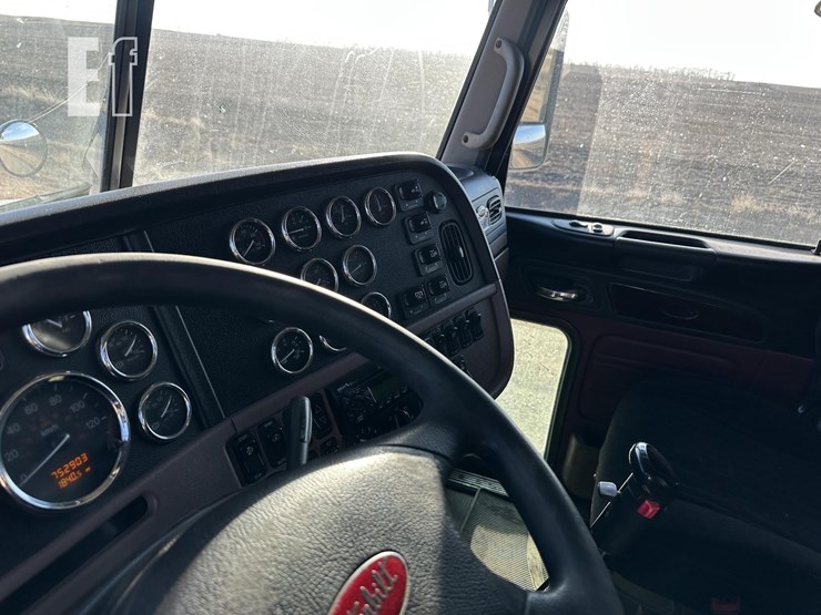 2014-peterbilt-386-image-28