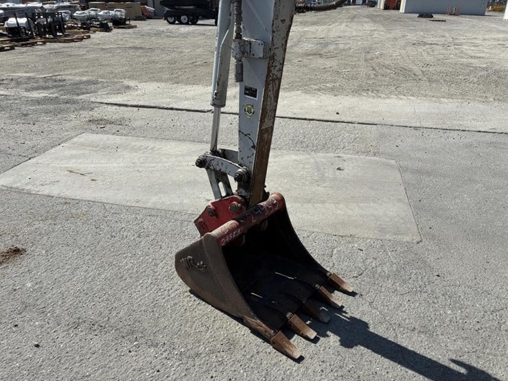 2016-takeuchi-tb230-image-5