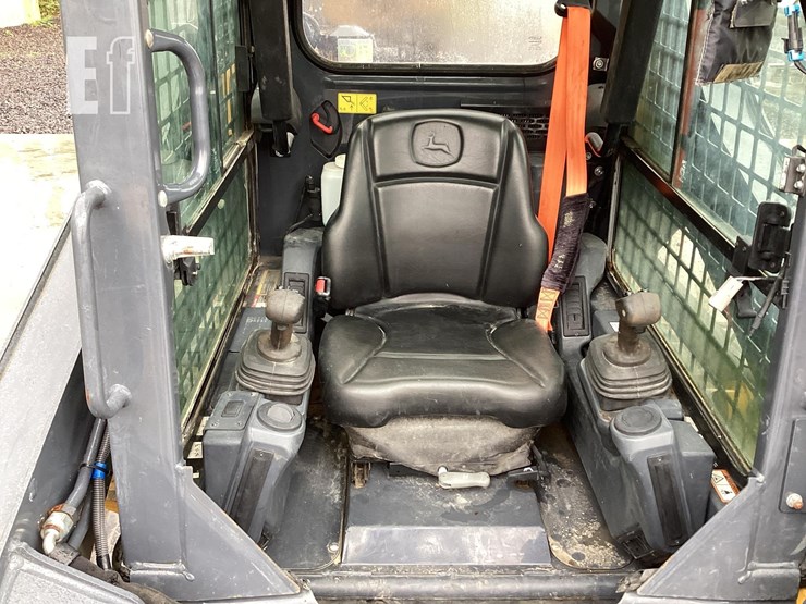 2020-deere-317g-image-14