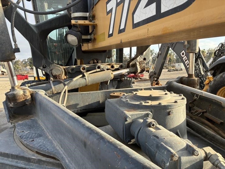 2008-deere-772d-image-9