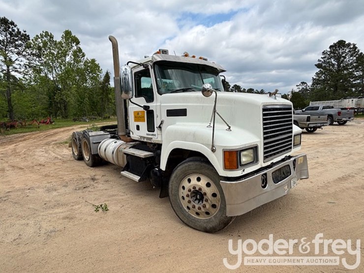 2014-mack-chu613-image-6