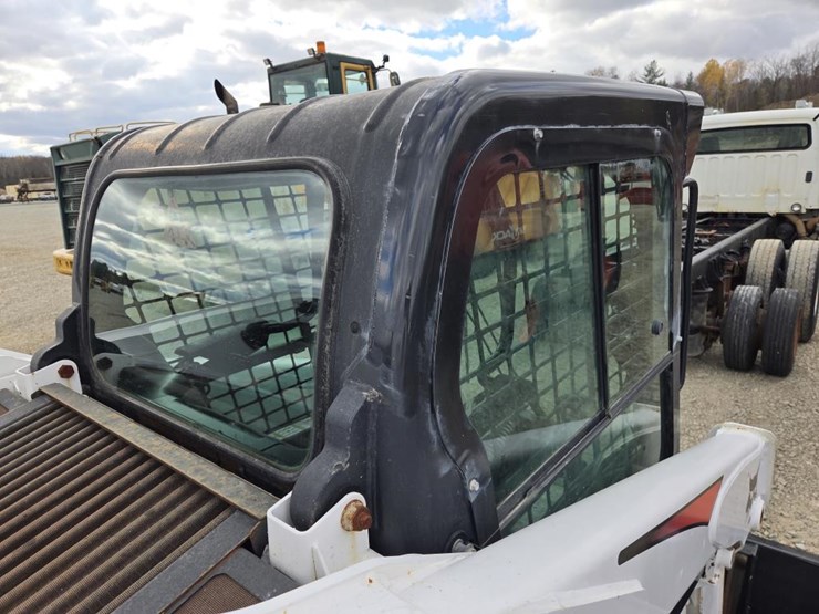 2019-bobcat-t740-image-33