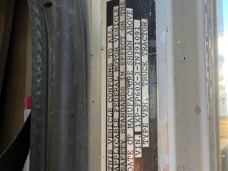 1996-peterbilt-378-image-16