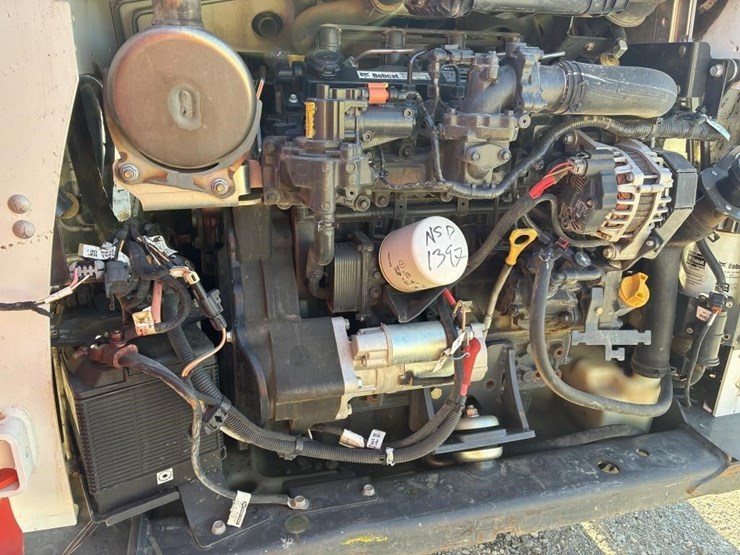 2021-bobcat-s590-image-12