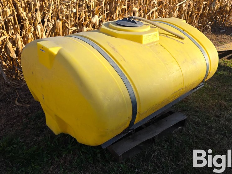 300-gal-front-mount-poly-tank-image-3