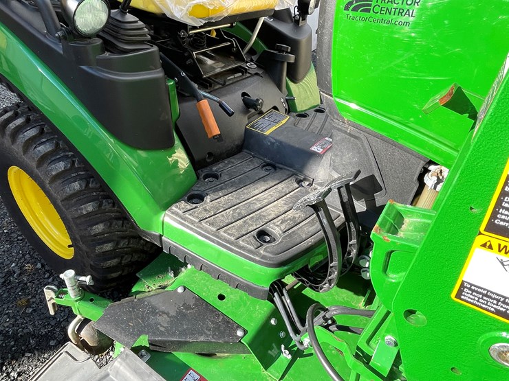 2024-john-deere-1025r-image-32