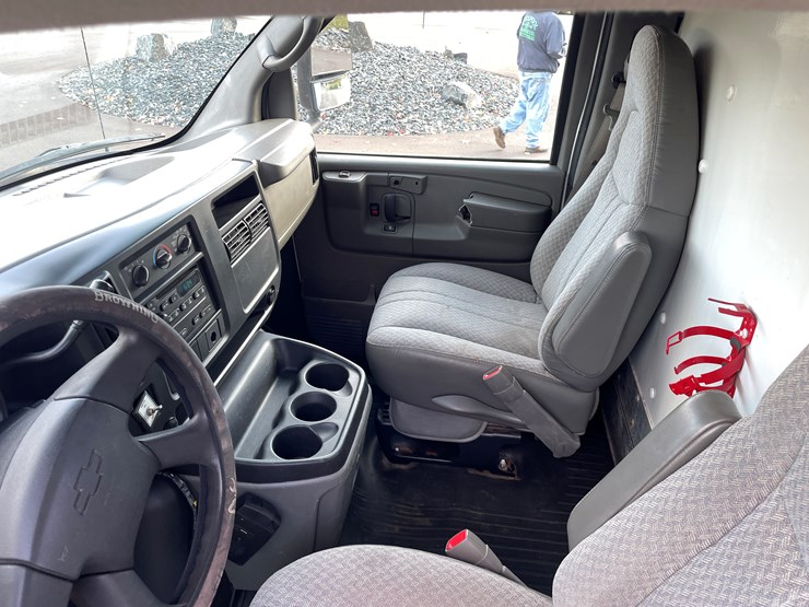 2007-chevrolet-g3500-image-63