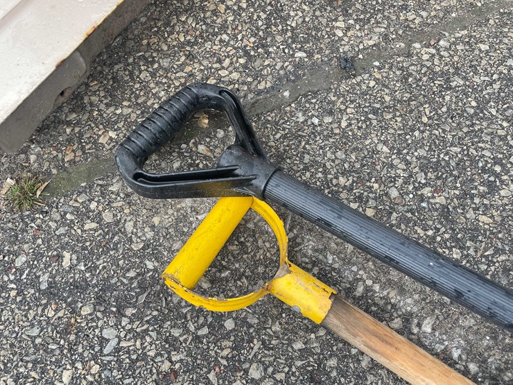 #14059-•-(2)-snow-shovels-(o4)-image-4